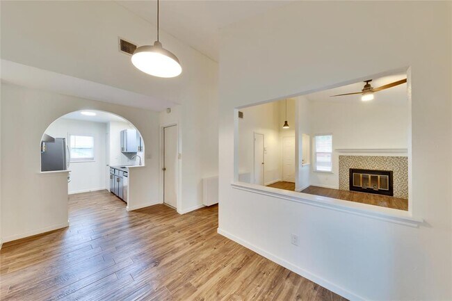 Foto del edificio - 8508 Croydon Loop