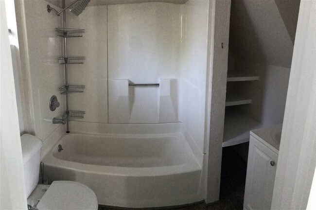 Building Photo - 65 Centre St