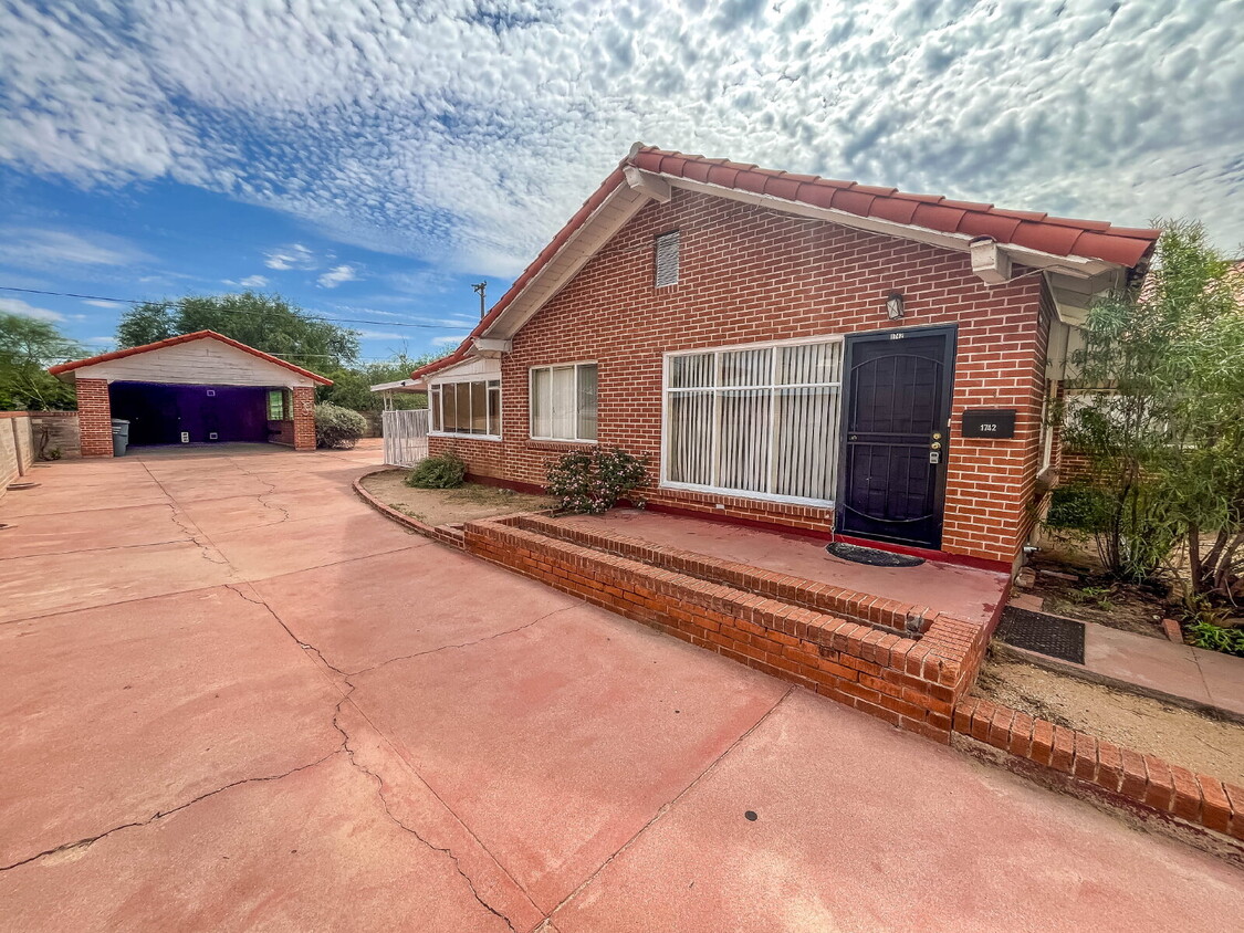 Photo - 1742 N Campbell