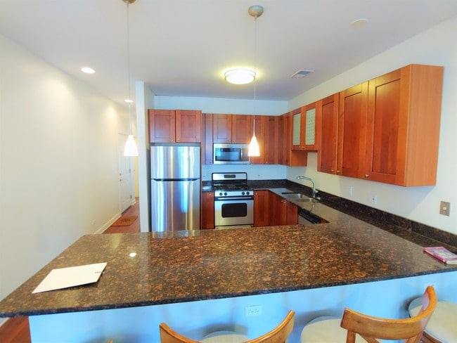 Building Photo - Noble Square 2b/2b Condo Rental