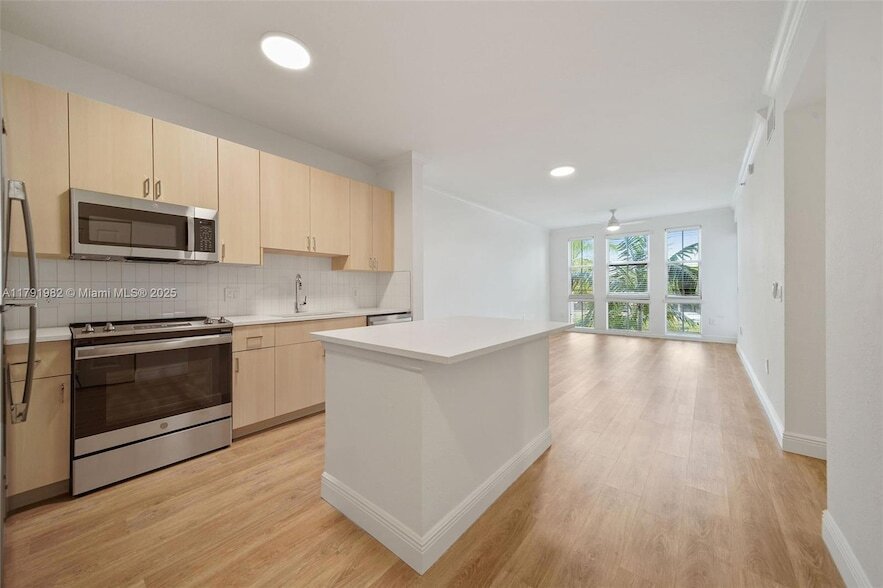 Foto principal - 10170 SW 7th St