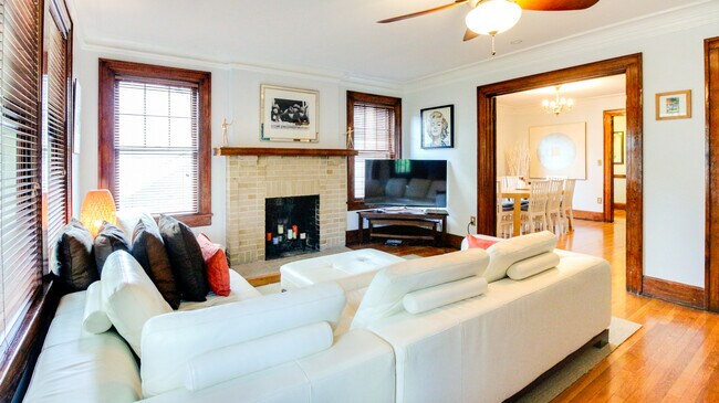 Foto del edificio - 648 Linwood Ave NE