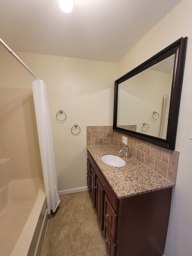 Foto del edificio - House for Rent in the Holly Hills Area