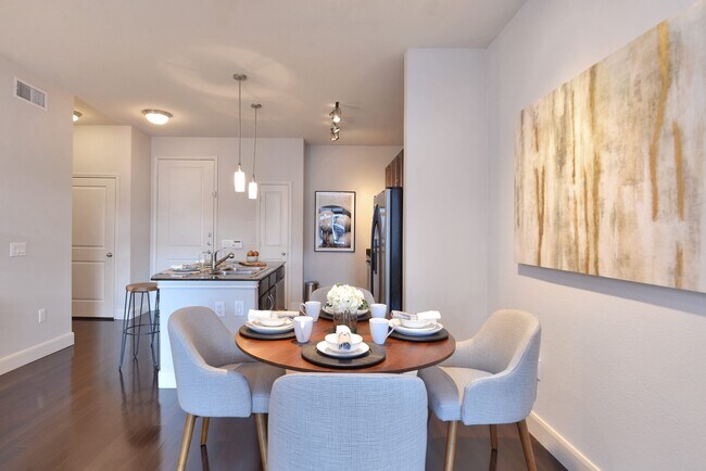 Building Photo - Chic 1-Bed Retreat | 1 Month Free!