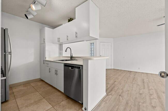 Foto del edificio - 91-284-284 Hanapouli Cir