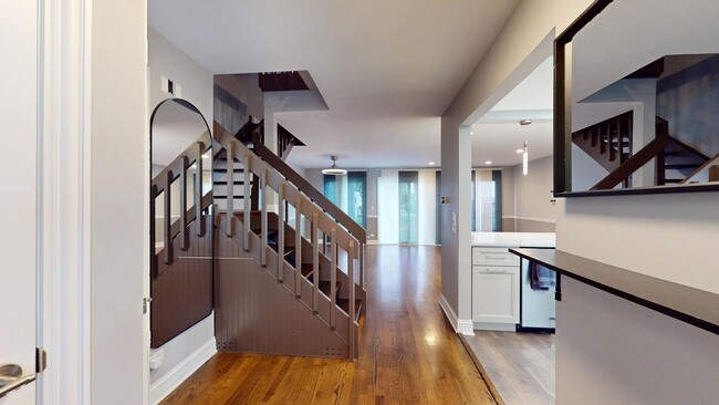 Building Photo - 333 Redwing Dr