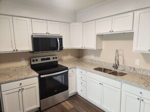 Building Photo - 104 Cordillo Pkwy