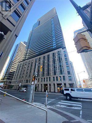 Building Photo - 955 Bay St.