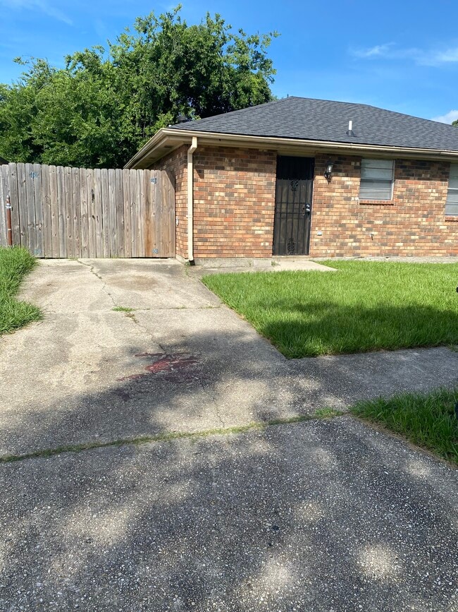 Building Photo - 8703 Dinkins St