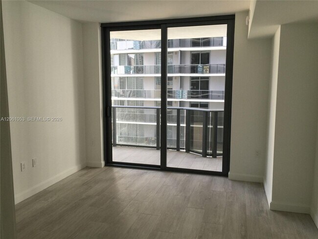 Foto del edificio - 45 SW 9th St
