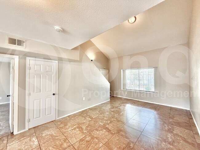 Foto del edificio - 860 N McQueen Rd