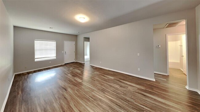 Building Photo - 16205 Lovers Ln