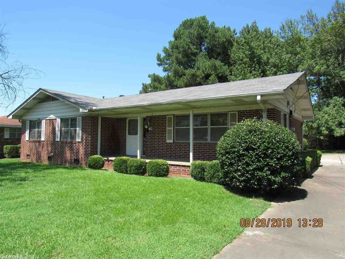 Primary Photo - 2416 College Ave