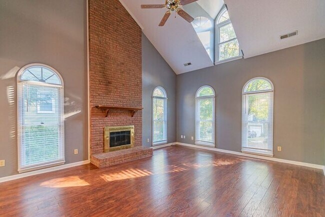 Building Photo - Beautiful 4-bedroom 2.5 bath home in desirable Brownes Ferry subdivision