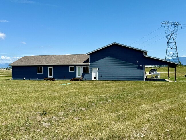 Foto del edificio - Beautifully private West Kalispell Home
