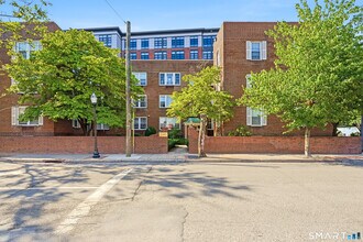 Building Photo - 833 Summer St
