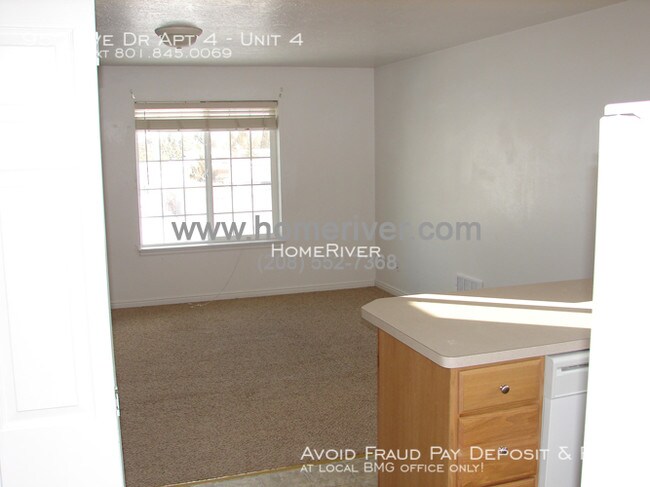 Building Photo - 950 Eve Dr