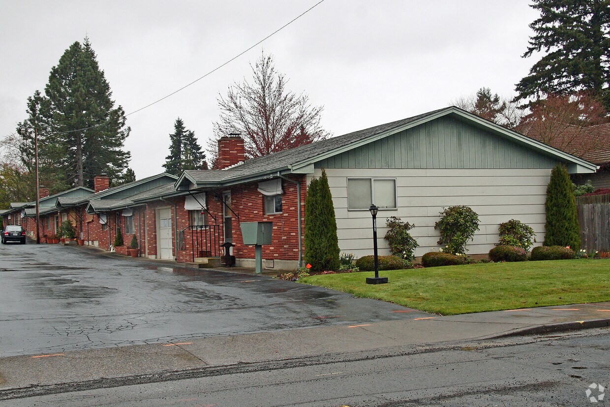 Primary Photo - 313 SE Warner-Milne Rd