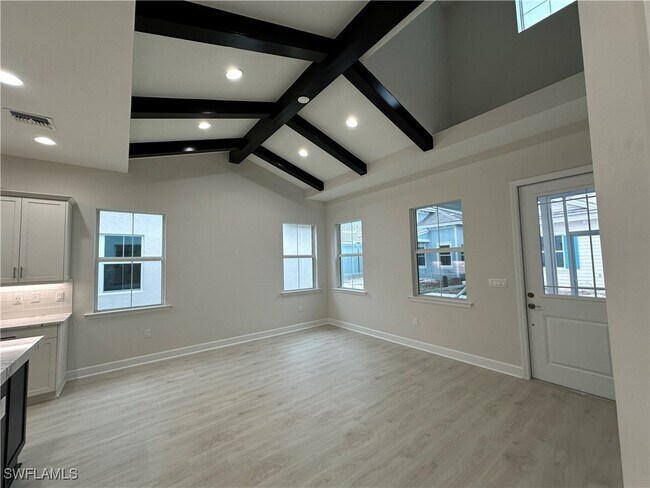 Foto del edificio - 7255 Saona CT