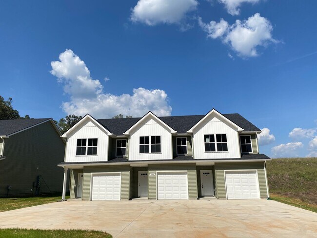 Building Photo - Piske* - 943 Center Rd