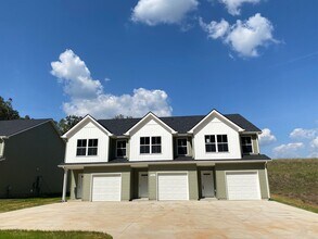 Building Photo - 943 Center Rd