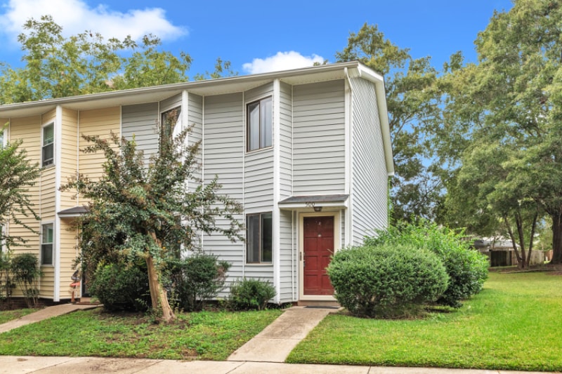 Primary Photo - 500 Garner Townes Ln