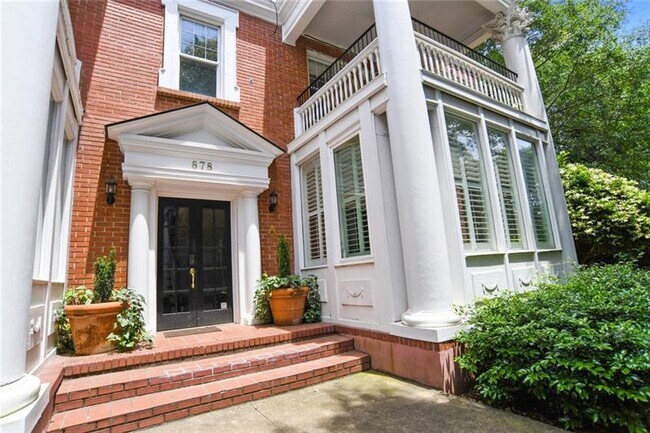 Foto del edificio - 878 Briarcliff Rd NE