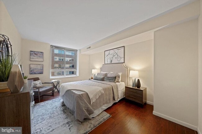 Building Photo - 355 I St SW