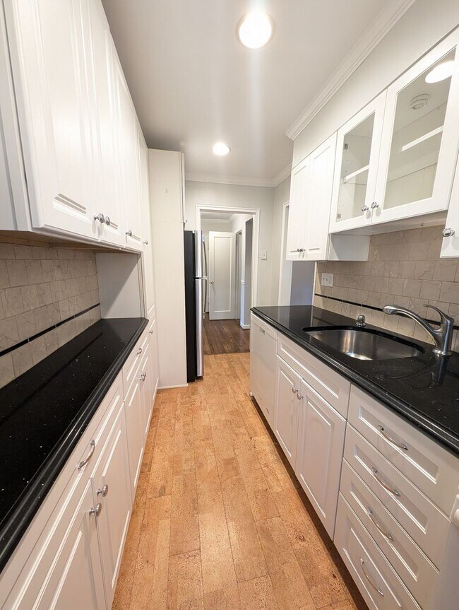 Foto del edificio - Rock Creek Village Condominium