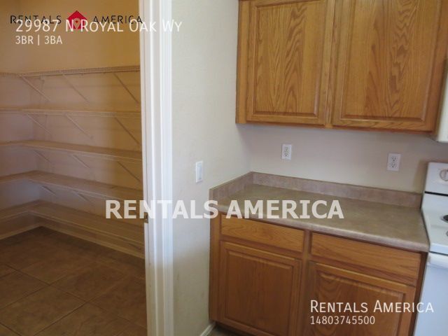 Building Photo - Beautiful Johnson Ranch home with a 3 car ...