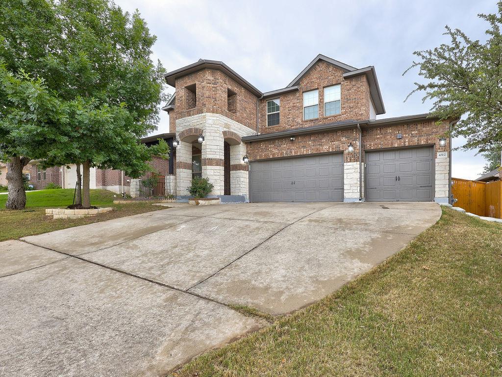 Foto principal - 4312 Privacy Hedge St