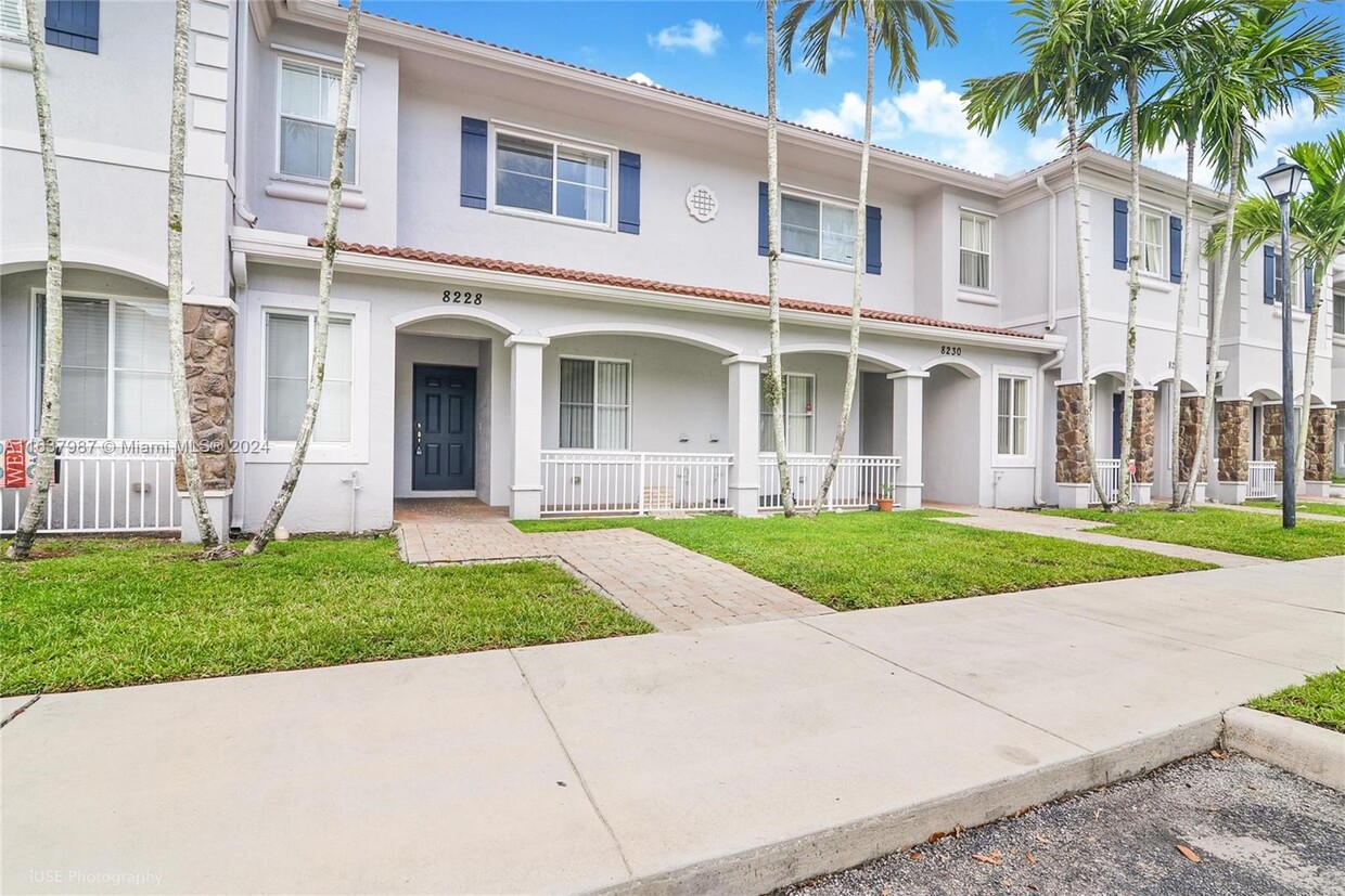 Foto principal - 8228 SW 29th St