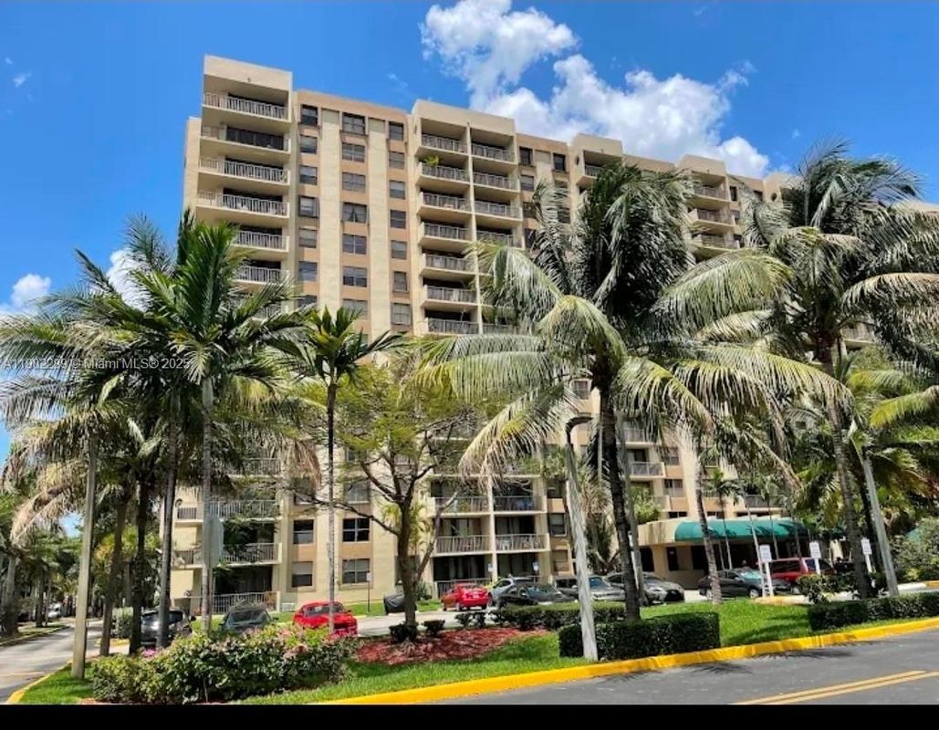 Foto del edificio - 1470 NE 123rd St