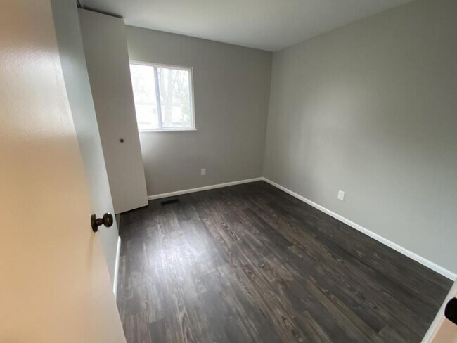 Building Photo - 320 Newcastle Dr.