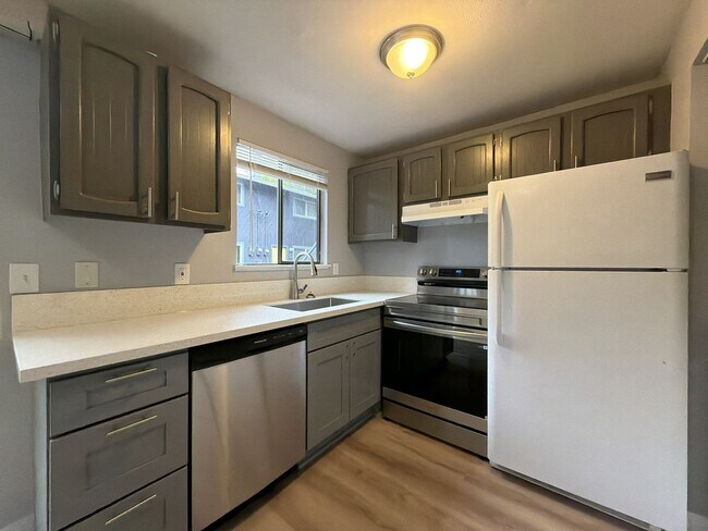 Building Photo - 4911 SW Beaverton Hillsdale Hwy