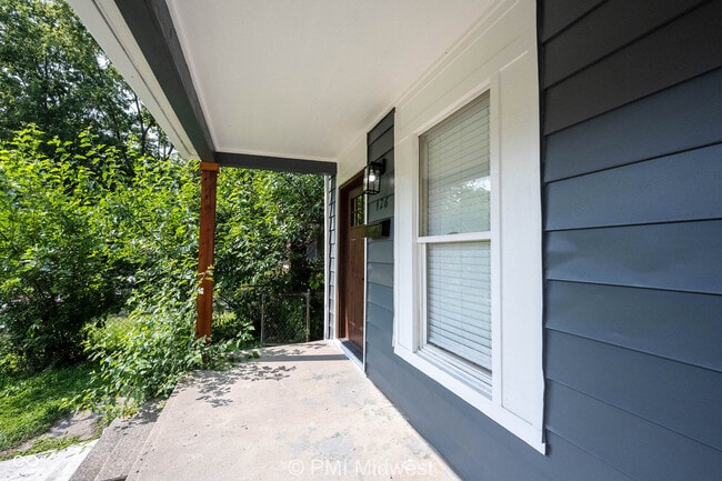 Foto del edificio - 426 N Bradley Ave