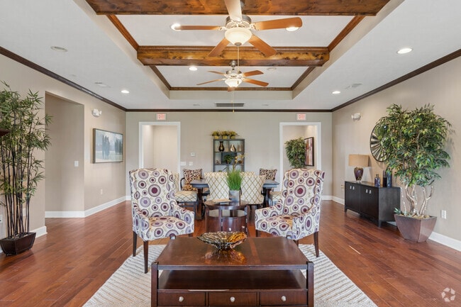 Ángulo 2 de la casa club - Hargrove Estates
