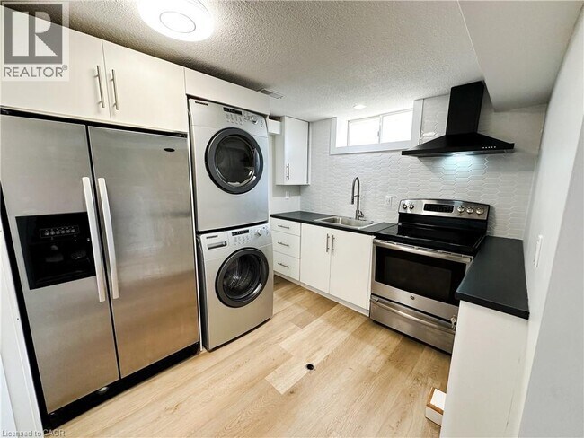 Building Photo - 19 Elm Ridge Dr