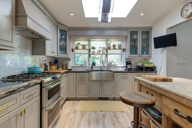 Building Photo - 75 Moss Ln