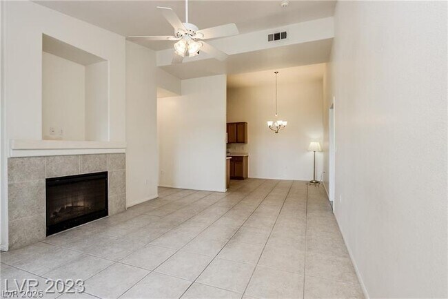 Building Photo - 2305 W Horizon Ridge Pkwy