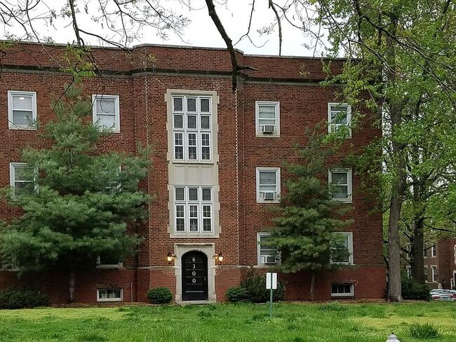 Foto del edificio - 6300 N Rosebury Ave