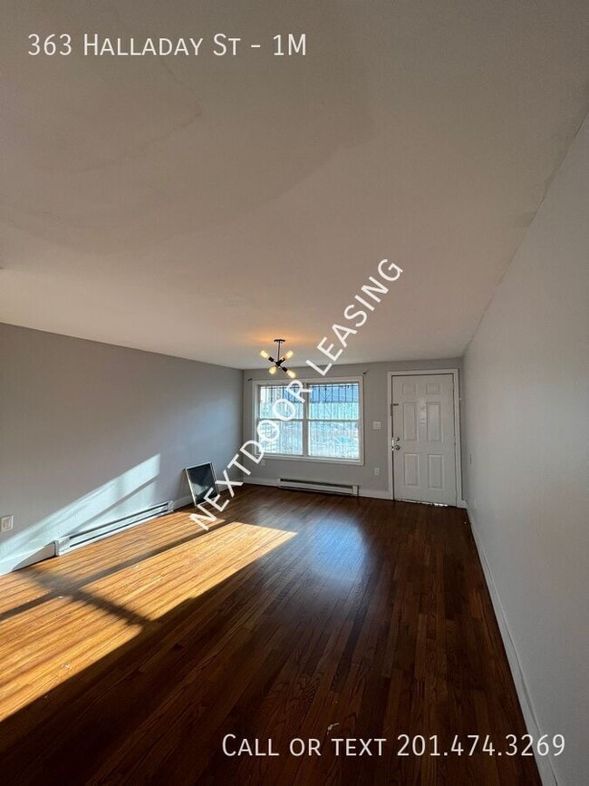 Building Photo - 363 Halladay St