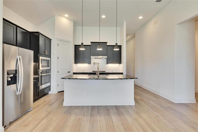 Foto del edificio - 300 Barrel Bnd, Andice, TX 78628 - 4 BR 3 ...
