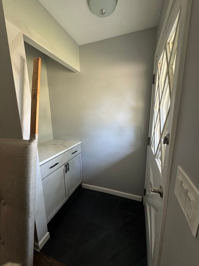 Building Photo - 10687 Bridlepath Ln