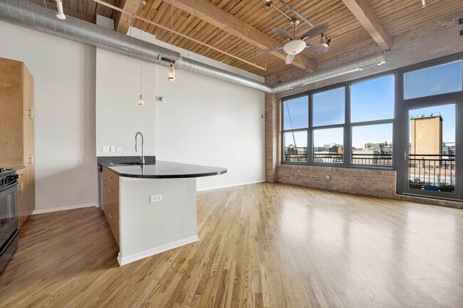 Foto del edificio - 1040 W Adams St