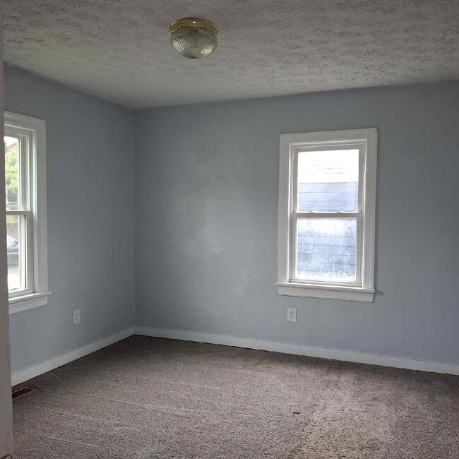 Building Photo - 628 W 22nd St