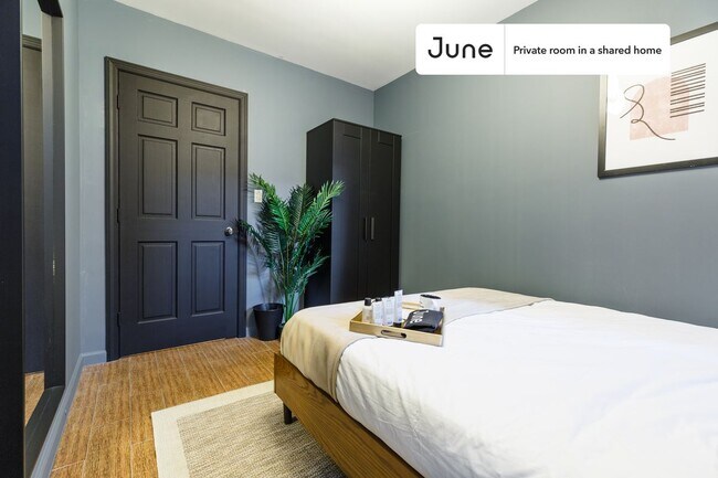 Foto del edificio - Private bedroom in 3 bed/1 bath Home
