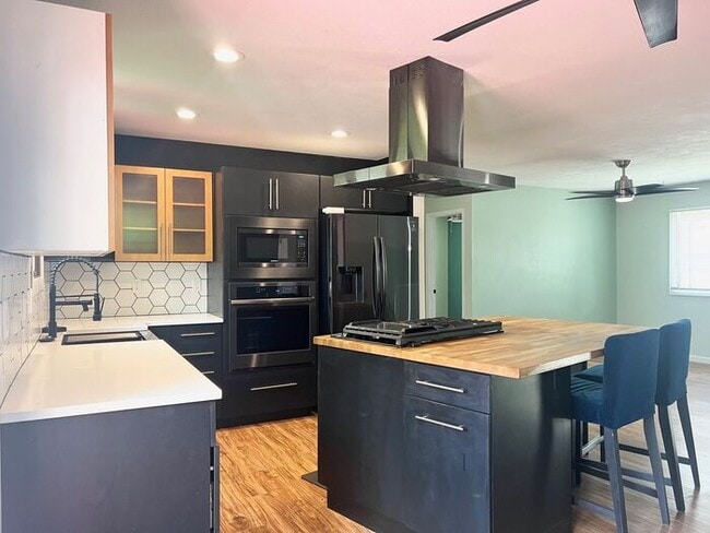 Gorgeous 4 bedroom, 2 bath Home with 2 car attached garage In NW Loveland, Colorado - Gorgeous 4 bedroom, 2 bath Home with 2 car attached garage In NW Loveland, Colorado