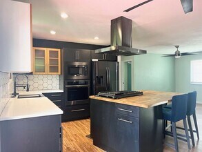 Building Photo - 3898 Buena Vista Dr