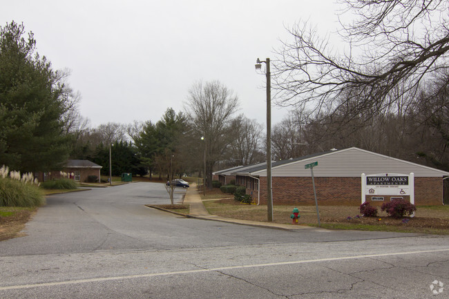 Building Photo - Willow Oaks Apartments